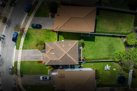 Villa ou maison à vendre à Miami, Floride: 3 chambres, 197.32 m2 № 2047231 - photo 3