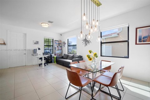 Villa ou maison à vendre à Miami, Floride: 3 chambres, 197.32 m2 № 2047231 - photo 10