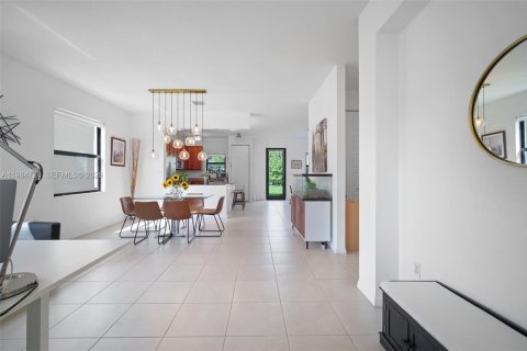Villa ou maison à vendre à Miami, Floride: 3 chambres, 197.32 m2 № 2047231 - photo 7