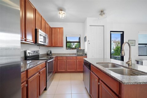 Villa ou maison à vendre à Miami, Floride: 3 chambres, 197.32 m2 № 2047231 - photo 18