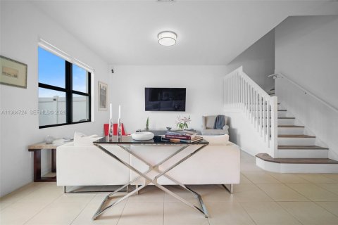 Villa ou maison à vendre à Miami, Floride: 3 chambres, 197.32 m2 № 2047231 - photo 19