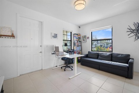 Villa ou maison à vendre à Miami, Floride: 3 chambres, 197.32 m2 № 2047231 - photo 9