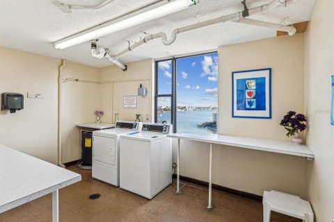 Condo in Clearwater, Florida, 2 bedrooms  № 1743799 - photo 16