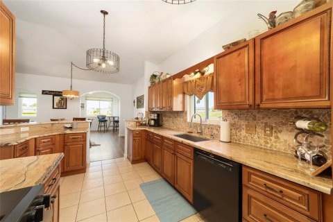 House in Ocala, Florida 3 bedrooms, 165.64 sq.m. № 2114130 - photo 13