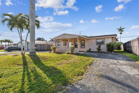 House in Miramar, Florida 3 bedrooms, 111.48 sq.m. № 1878531 - photo 1