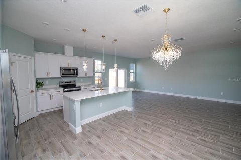 House in Lake Wales, Florida 4 bedrooms, 170.57 sq.m. № 2112365 - photo 11
