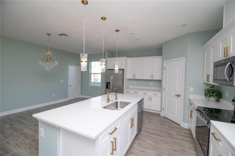House in Lake Wales, Florida 4 bedrooms, 170.57 sq.m. № 2112365 - photo 12