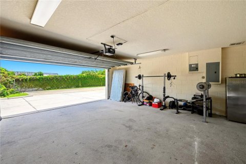 House in Orlando, Florida 4 bedrooms, 238.02 sq.m. № 2312265 - photo 23