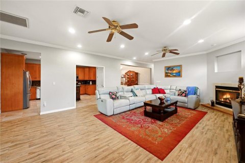House in Orlando, Florida 4 bedrooms, 238.02 sq.m. № 2312265 - photo 13