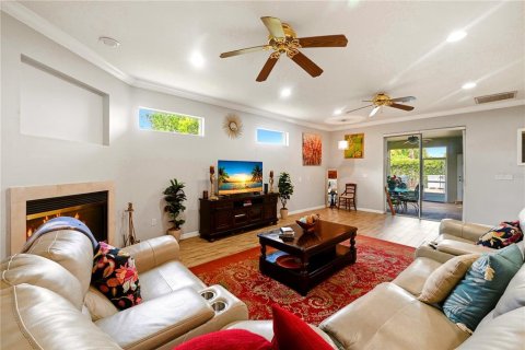 House in Orlando, Florida 4 bedrooms, 238.02 sq.m. № 2312265 - photo 12
