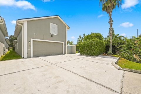 House in Orlando, Florida 4 bedrooms, 238.02 sq.m. № 2312265 - photo 25