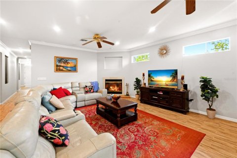House in Orlando, Florida 4 bedrooms, 238.02 sq.m. № 2312265 - photo 11