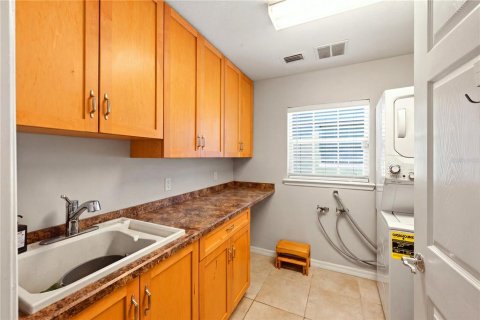 House in Orlando, Florida 4 bedrooms, 238.02 sq.m. № 2312265 - photo 20