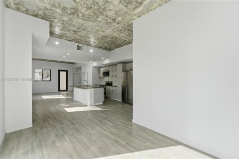 Casa en alquiler en Miami, Florida, 4 dormitorios, 185.8 m2 № 1992101 - foto 7