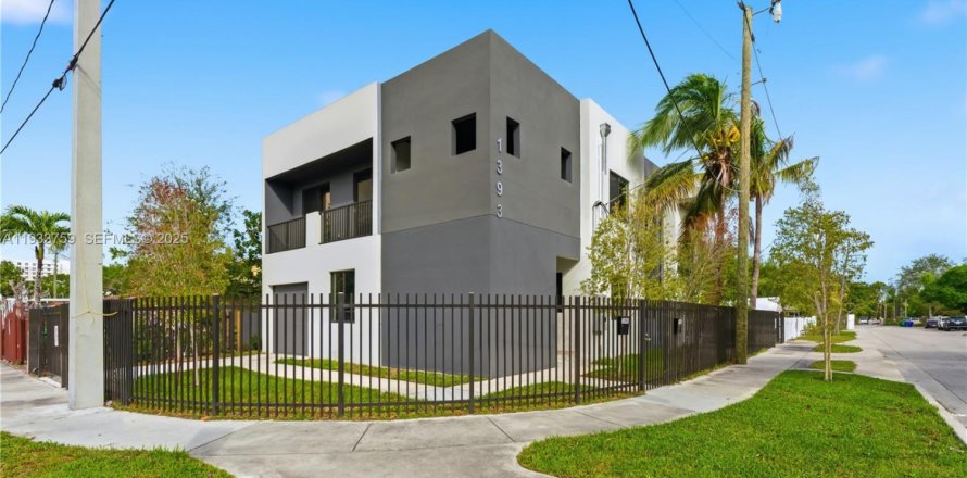 Casa en Miami, Florida 4 dormitorios, 185.8 m2 № 1992101