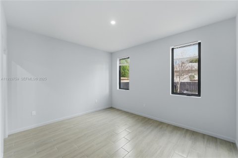 Casa en alquiler en Miami, Florida, 4 dormitorios, 185.8 m2 № 1992101 - foto 10