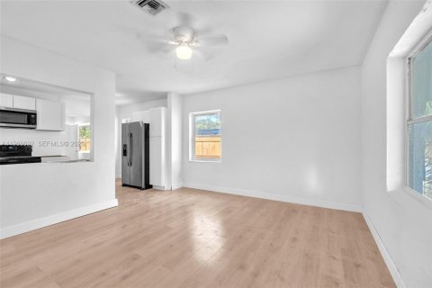 House in Fort Lauderdale, Florida 4 bedrooms № 2028839 - photo 5