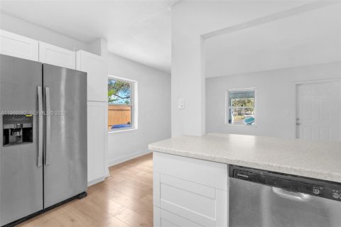 House in Fort Lauderdale, Florida 4 bedrooms № 2028839 - photo 7