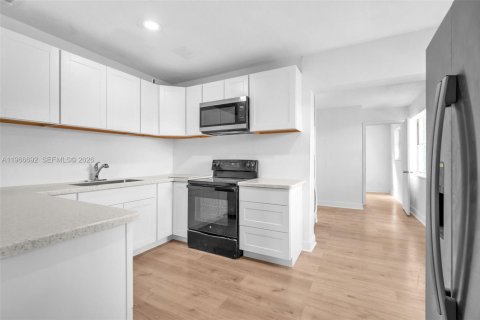 House in Fort Lauderdale, Florida 4 bedrooms № 2028839 - photo 4