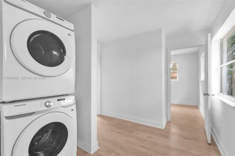 House in Fort Lauderdale, Florida 4 bedrooms № 2028839 - photo 11