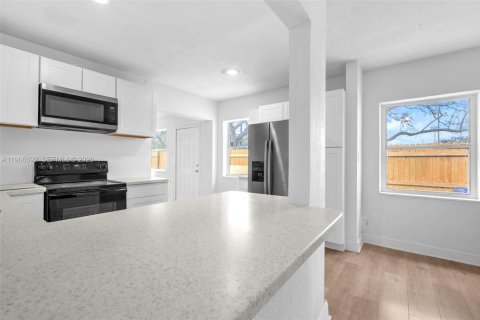 House in Fort Lauderdale, Florida 4 bedrooms № 2028839 - photo 10