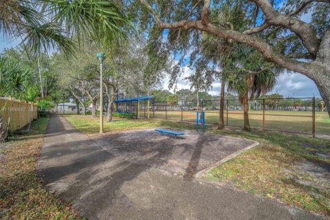 House in Fort Lauderdale, Florida 4 bedrooms № 2028839 - photo 25