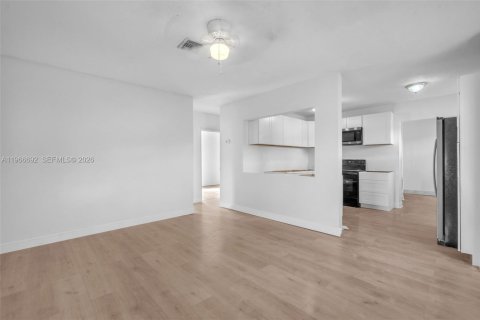 House in Fort Lauderdale, Florida 4 bedrooms № 2028839 - photo 2