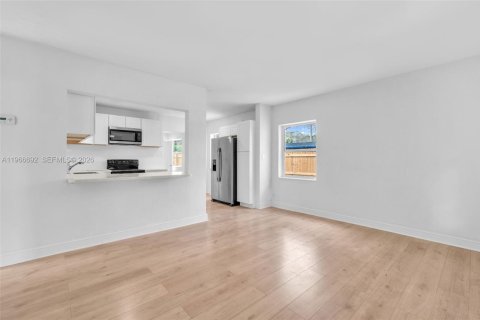 House in Fort Lauderdale, Florida 4 bedrooms № 2028839 - photo 3