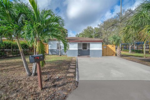 House in Fort Lauderdale, Florida 4 bedrooms № 2028839