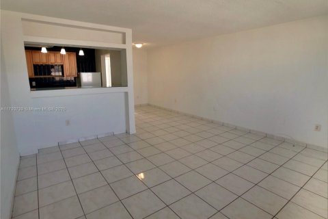 Condo in North Bay Village, Florida, 1 bedroom  № 1700494 - photo 3