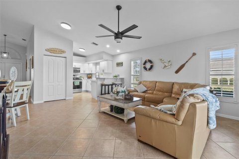 House in Lake Suzy, Florida 3 bedrooms, 133.13 sq.m. № 1513037 - photo 14