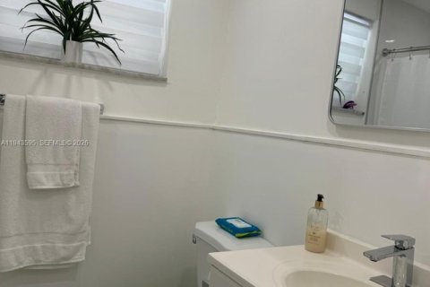Купить кондоминиум в Халландейл-Бич, Флорида 1 спальня, 71.53м2, № 2152797 - фото 9