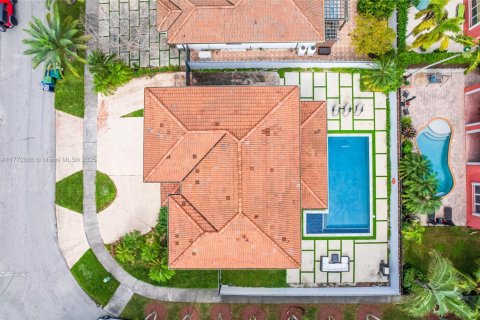 House in Miami, Florida 4 bedrooms, 231.88 sq.m. № 1693168 - photo 3