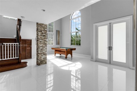 House in Miami, Florida 4 bedrooms, 231.88 sq.m. № 1693168 - photo 15