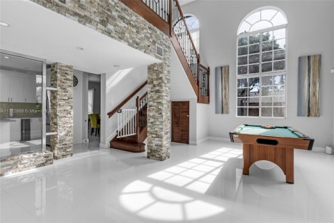House in Miami, Florida 4 bedrooms, 231.88 sq.m. № 1693168 - photo 13