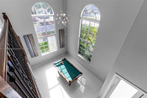 House in Miami, Florida 4 bedrooms, 231.88 sq.m. № 1693168 - photo 25
