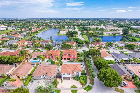 House in Miami, Florida 4 bedrooms, 231.88 sq.m. № 1693168 - photo 4