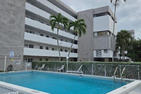 Condominio en venta en North Miami Beach, Florida, 2 dormitorios, 106.65 m2 № 1763382 - foto 2