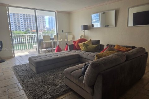 Condominio en venta en North Miami Beach, Florida, 2 dormitorios, 106.65 m2 № 1763382 - foto 6