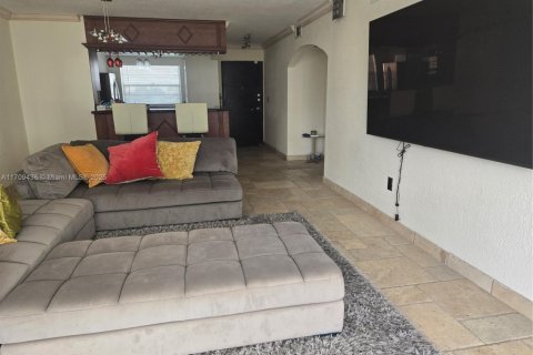 Condominio en venta en North Miami Beach, Florida, 2 dormitorios, 106.65 m2 № 1763382 - foto 4