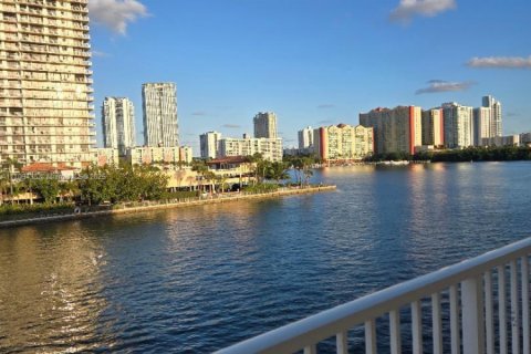 Condominio en venta en North Miami Beach, Florida, 2 dormitorios, 106.65 m2 № 1763382 - foto 5