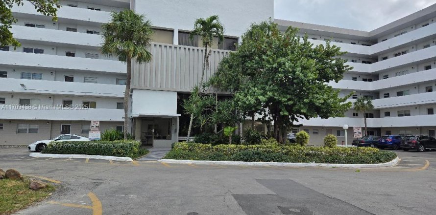 Condominio en North Miami Beach, Florida, 2 dormitorios № 1763382