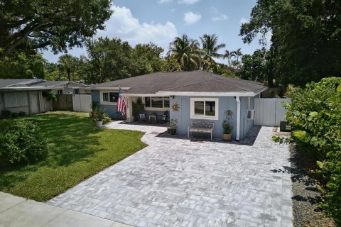 House in Fort Lauderdale, Florida 4 bedrooms, 139.91 sq.m. № 2190305