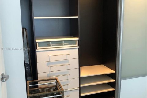 Condominio en venta en Miami Beach, Florida, 1 dormitorio, 56.67 m2 № 2014018 - foto 11