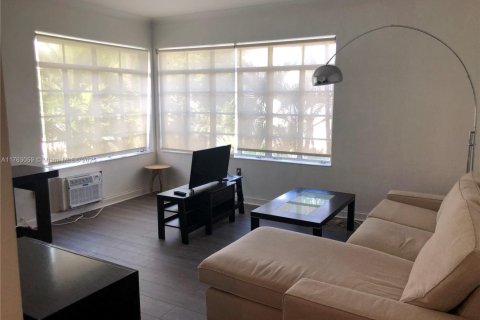 Condominio en venta en Miami Beach, Florida, 1 dormitorio, 56.67 m2 № 2014018 - foto 2