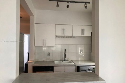 Condominio en venta en Miami Beach, Florida, 1 dormitorio, 56.67 m2 № 2014018 - foto 8