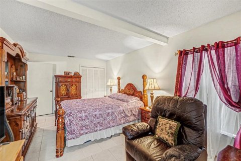 House in Spring Hill, Florida 2 bedrooms, 92.16 sq.m. № 2122086 - photo 19