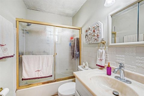 House in Spring Hill, Florida 2 bedrooms, 92.16 sq.m. № 2122086 - photo 16