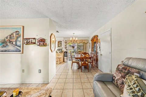 House in Spring Hill, Florida 2 bedrooms, 92.16 sq.m. № 2122086 - photo 5