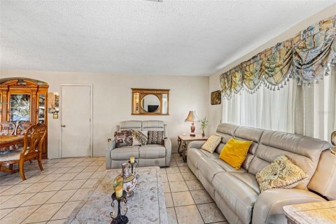 House in Spring Hill, Florida 2 bedrooms, 92.16 sq.m. № 2122086 - photo 10